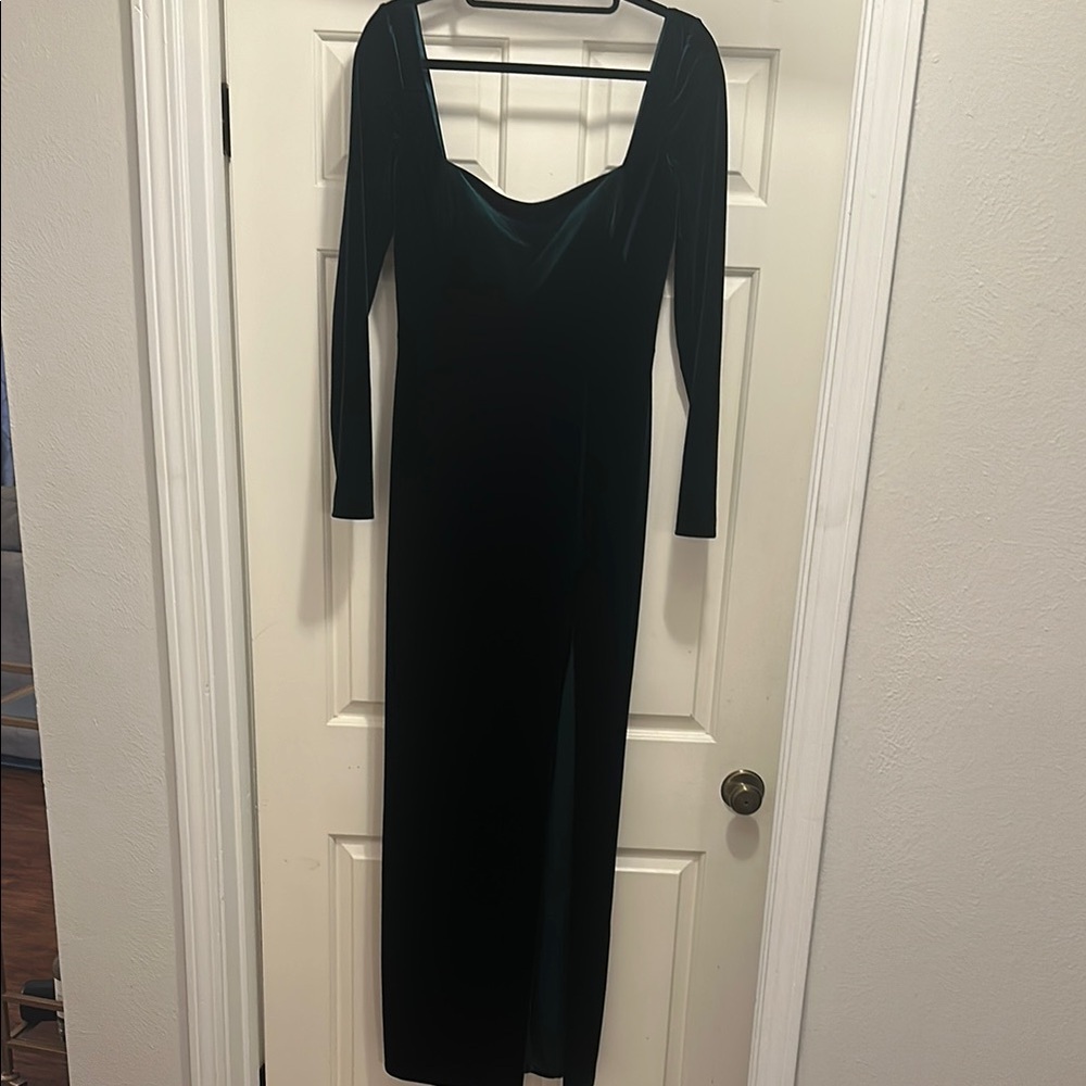 Elegant Green Velvet Long Sleeve Dress